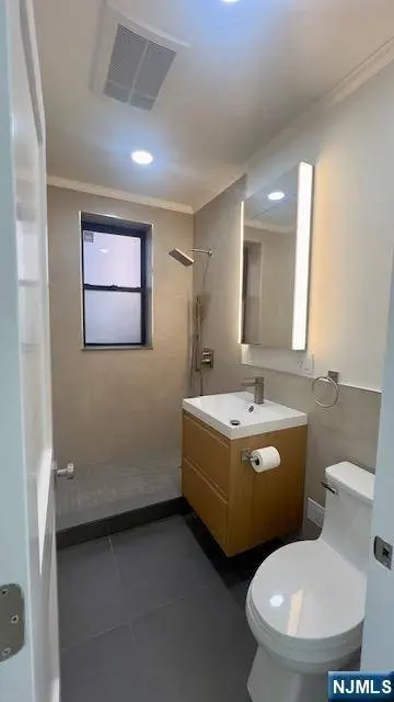 301 79th ST #403, North Bergen, NJ 07047