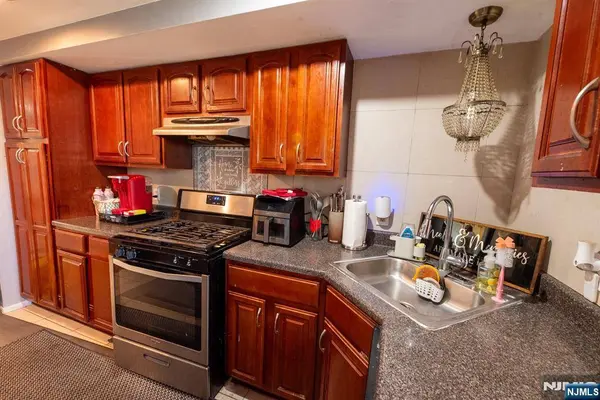 233-12 Nesbit TER, Irvington, NJ 07111