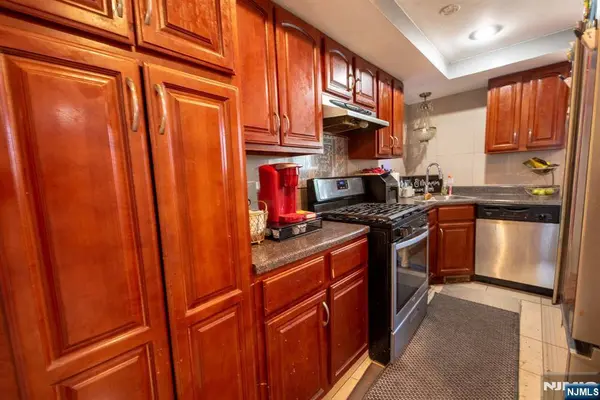 233-12 Nesbit TER, Irvington, NJ 07111