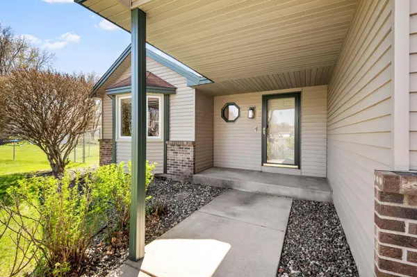 8125 122nd LN N, Champlin, MN 55316