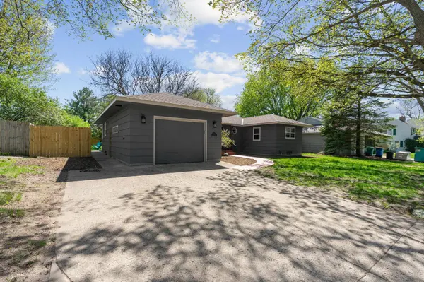 531 E School ST, Owatonna, MN 55060
