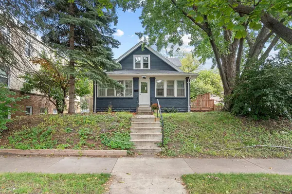 388 Snelling AVE S, Saint Paul, MN 55105