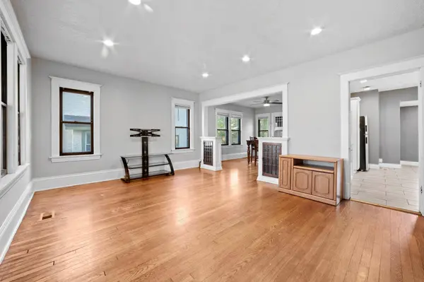 1048 Marshall AVE, Saint Paul, MN 55104