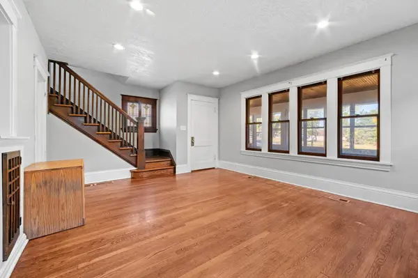 1048 Marshall AVE, Saint Paul, MN 55104