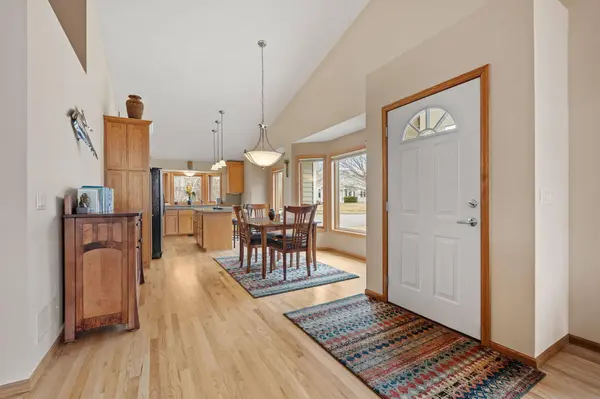 704 Crescent Curve, Saint Paul, MN 55127