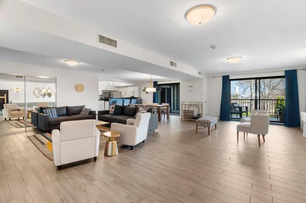 4820 Park Commons DR #21, Minneapolis, MN 55416