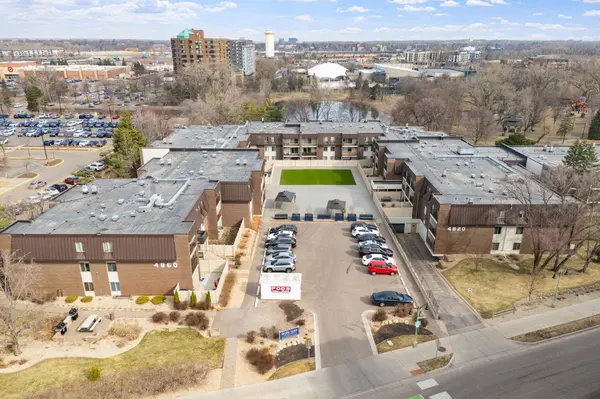 4820 Park Commons DR #21, Minneapolis, MN 55416