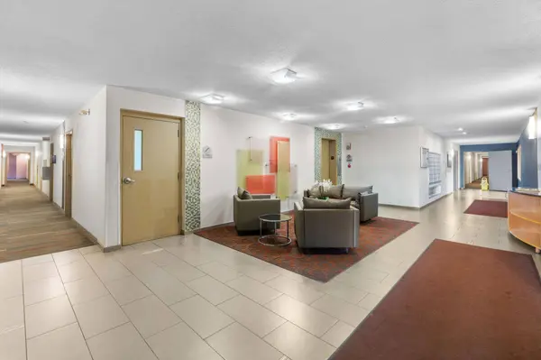 4820 Park Commons DR #21, Minneapolis, MN 55416