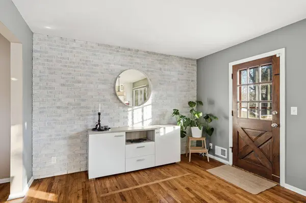 8671 Red Oak DR, Eden Prairie, MN 55347