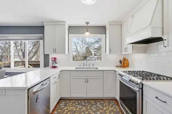 8671 Red Oak DR, Eden Prairie, MN 55347