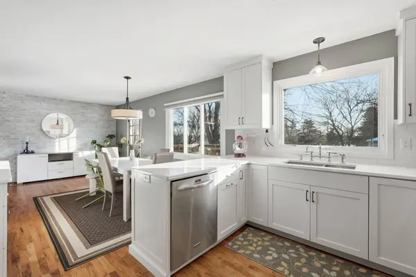 8671 Red Oak DR, Eden Prairie, MN 55347