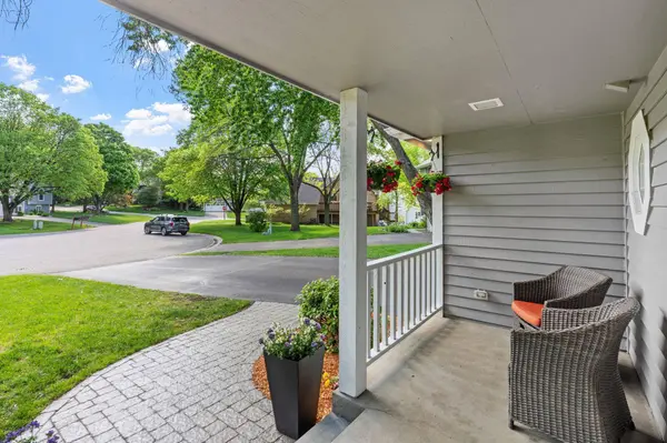 181 Cascade CT, Chanhassen, MN 55317