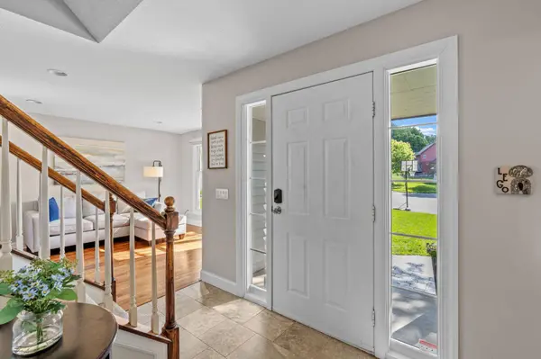 181 Cascade CT, Chanhassen, MN 55317