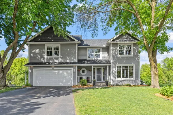 181 Cascade CT, Chanhassen, MN 55317