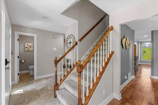 181 Cascade CT, Chanhassen, MN 55317