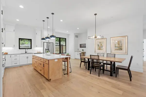 5742 Shady Oak RD S #7, Minnetonka, MN 55343