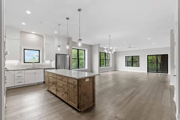 5754 Shady Oak RD S #2, Minnetonka, MN 55343
