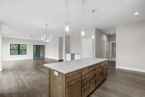 5754 Shady Oak RD S #2, Minnetonka, MN 55343