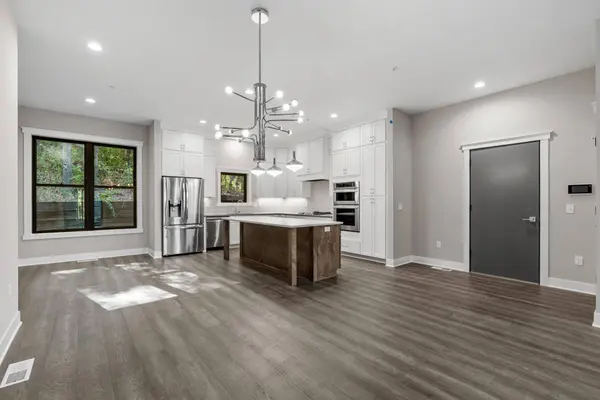 5742 Shady Oak RD S #6, Minnetonka, MN 55343