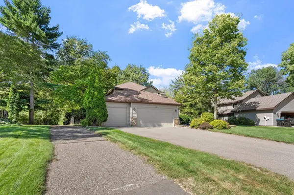 6390 Fawn LN, Lino Lakes, MN 55014