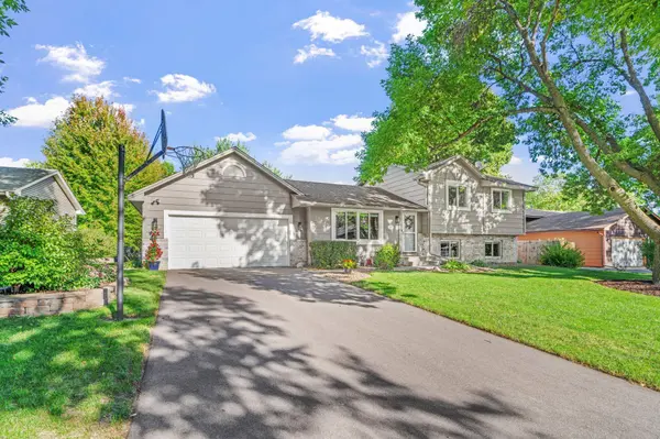 9150 Orchid LN N, Maple Grove, MN 55369