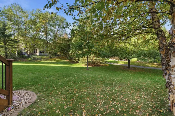2421 Golf PL, Woodbury, MN 55129