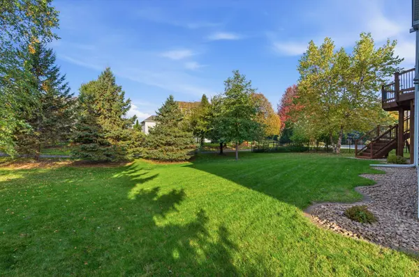 2421 Golf PL, Woodbury, MN 55129