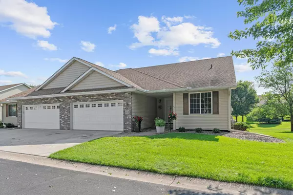 554 Marmik CIR, Hastings, MN 55033