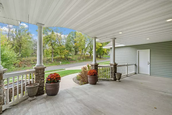 1372 Featherstone RD, Hastings, MN 55033