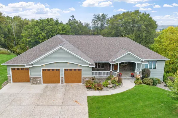 1372 Featherstone RD, Hastings, MN 55033
