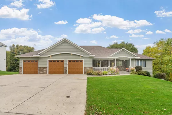 1372 Featherstone RD, Hastings, MN 55033