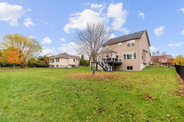 9499 Gander LN, Minnetrista, MN 55375