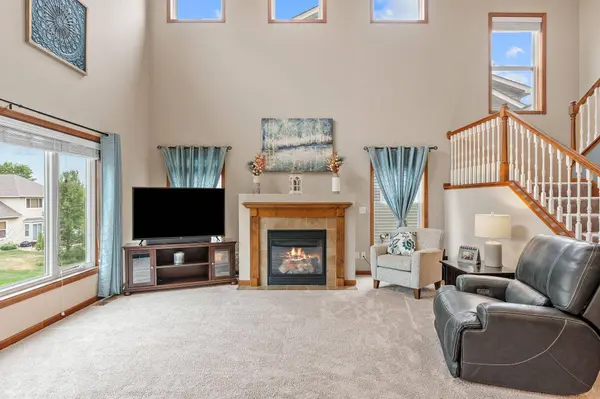 950 Drew DR, Woodbury, MN 55129