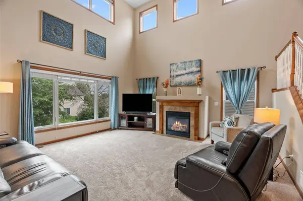 950 Drew DR, Woodbury, MN 55129