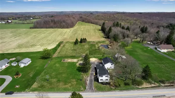 8275 Feddick RD, Hamburg, NY 14075