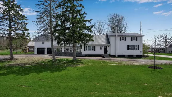 8275 Feddick RD, Hamburg, NY 14075