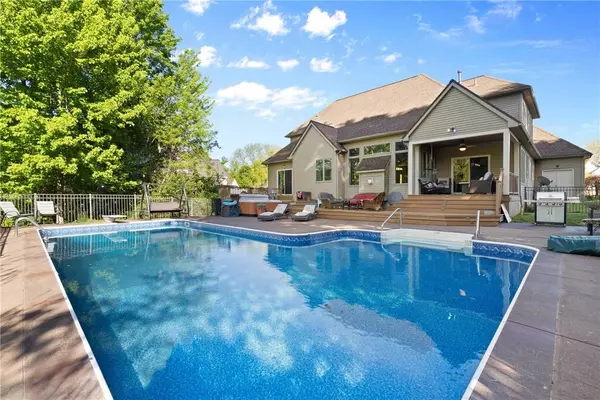 22 Orange Tree CIR, Rochester, NY 14624