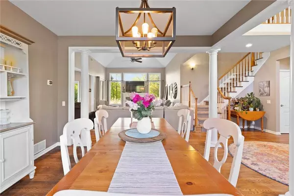 22 Orange Tree CIR, Rochester, NY 14624