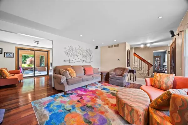 59 Pearson LN, Rochester, NY 14612