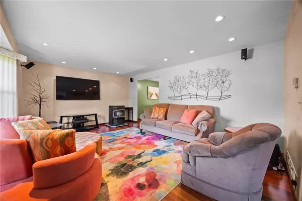 59 Pearson LN, Rochester, NY 14612