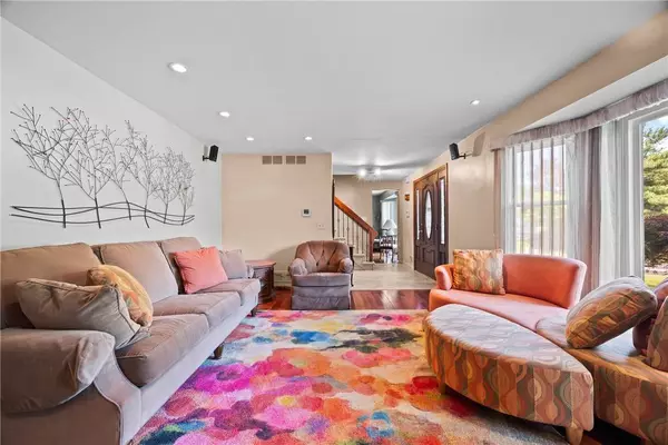 59 Pearson LN, Rochester, NY 14612