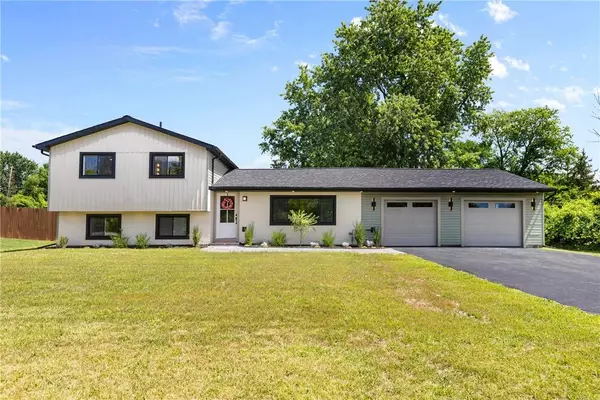 76 Summer Sky DR, Rochester, NY 14623