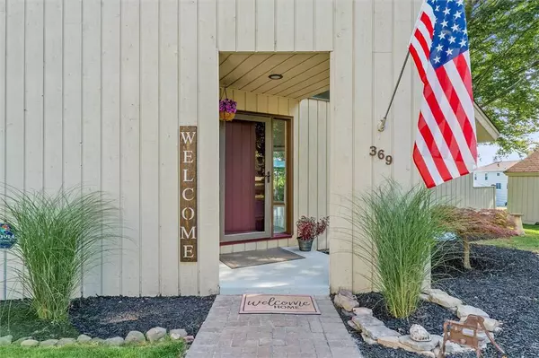 369 Lowden Point RD, Rochester, NY 14612