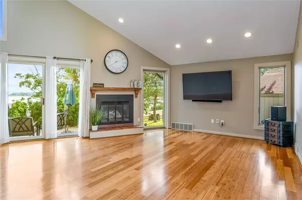 369 Lowden Point RD, Rochester, NY 14612