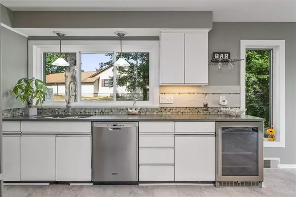 369 Lowden Point RD, Rochester, NY 14612