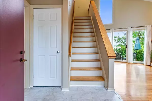 369 Lowden Point RD, Rochester, NY 14612