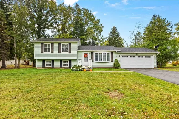 11 Battle Green DR, Rochester, NY 14624