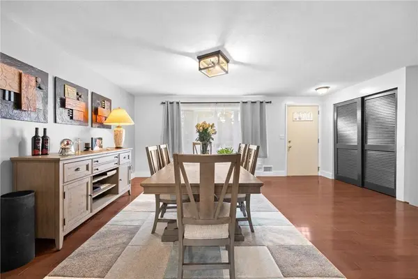 11 Battle Green DR, Rochester, NY 14624