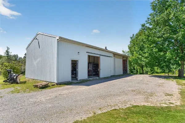 7589 Creamery RD, Bergen, NY 14416