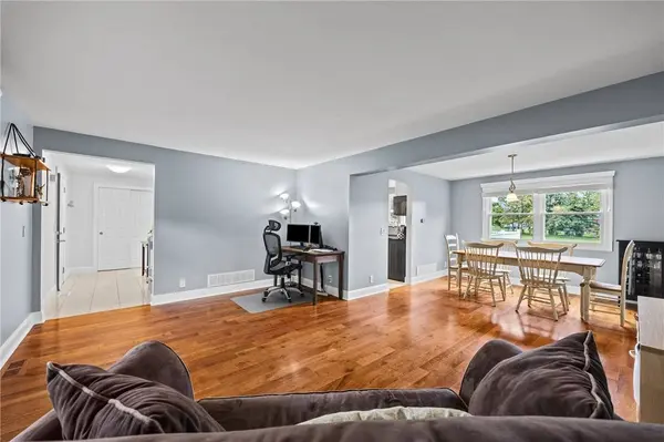 19 Pearson LN, Rochester, NY 14612
